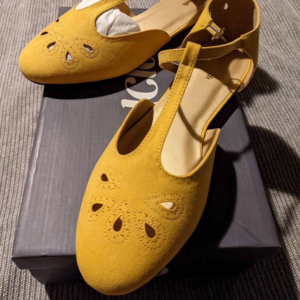 Modcloth mustard flats size 12